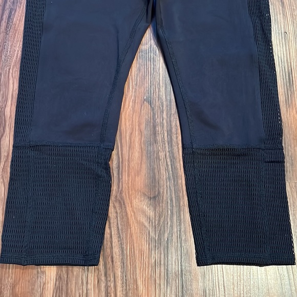 NWOT Alo Yoga Off The Grid Capri Legging - Picture 8 of 16